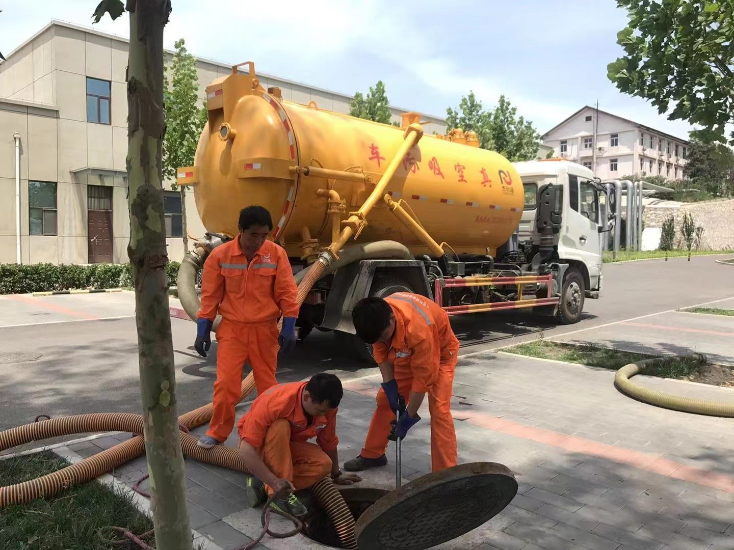 岳阳化粪池清理与5-8吨吸粪车施工效率分析